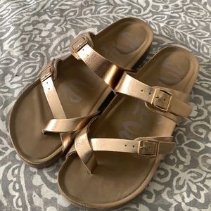 NWOT Rose gold sandals